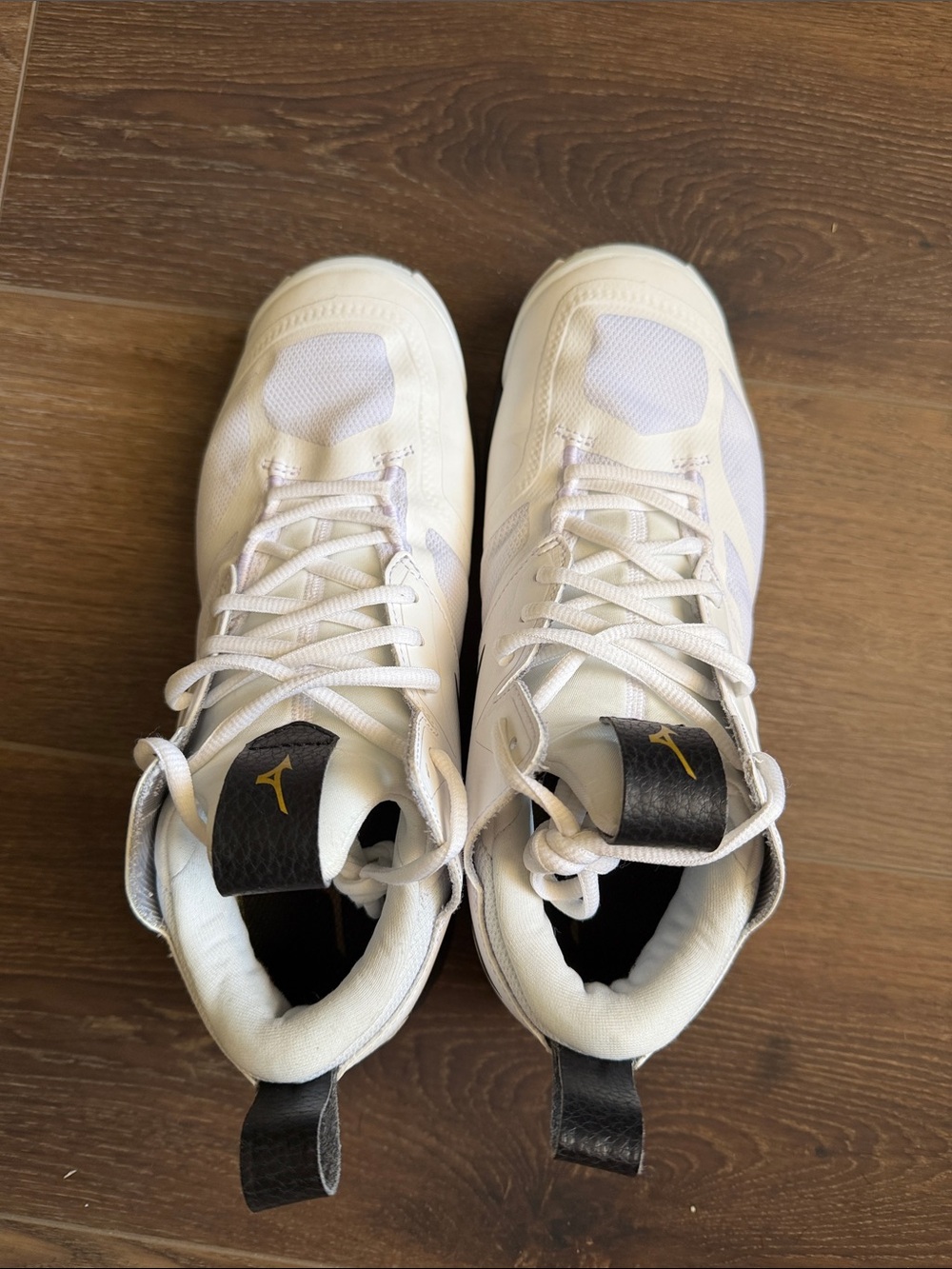 Mizuno Wave Momentum Mid Top Lace Up Sneaker White/Black